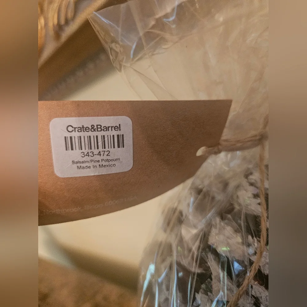 NWT Crate&Barrel Balsam/Pine Potpourri